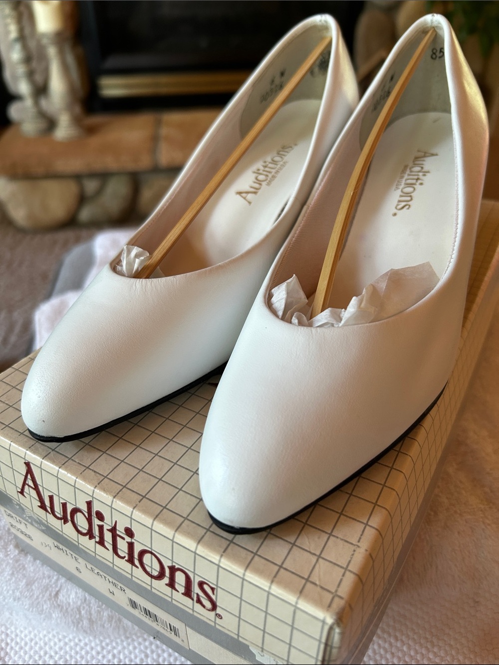 Auditions Drift White Leather Low-Heel Dress Pumps, Size 6W | NWT | 20326